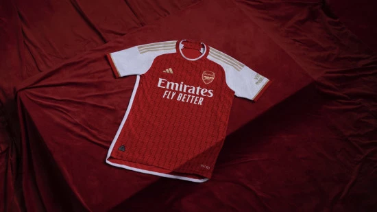 post-camiseta-del-arsenal-total en tamaño grande.webp